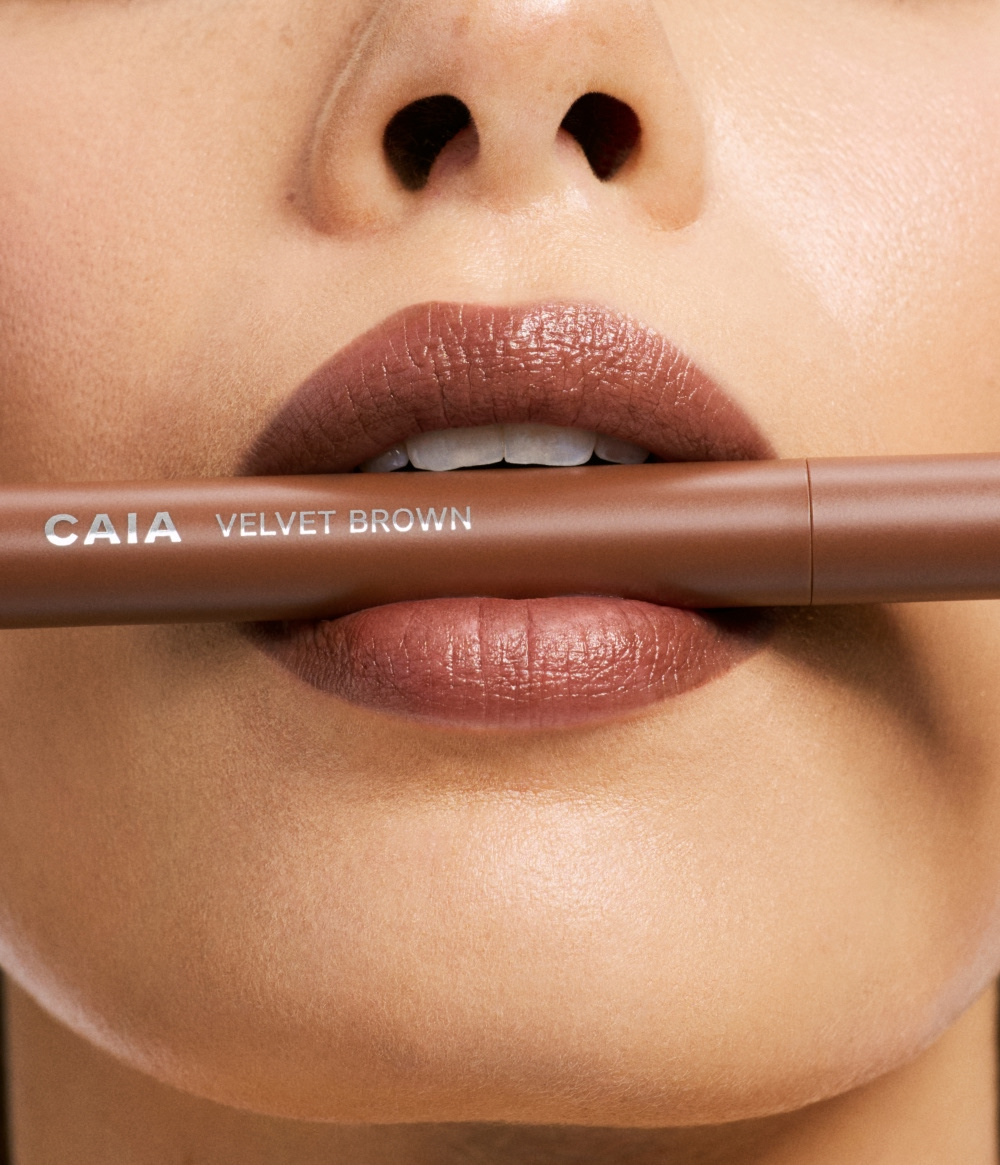 VELVET BROWN LIP CRAYON