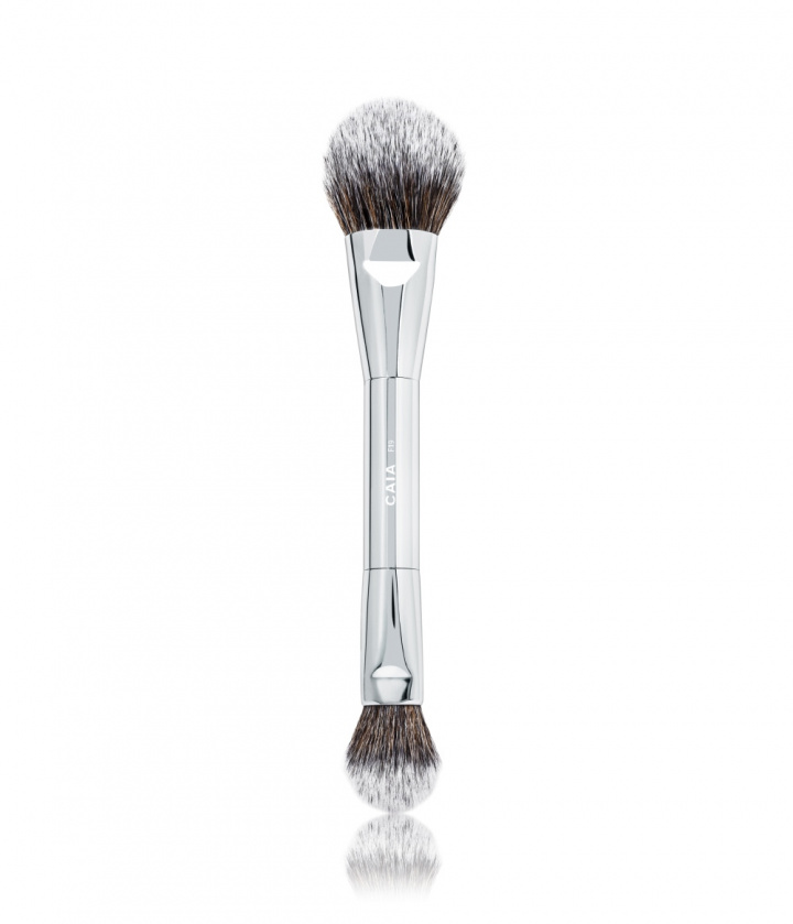 DOUBLE ENDED POWDER BRUSH 19 ryhmässä SIVELTIMET & TARVIKKEET / SIVELTIMET / Meikkisiveltimet @ CAIA Cosmetics (CAI524)