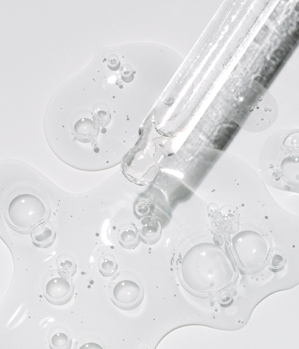 THE ESSENTIAL FACE OIL THE ESSENTIAL FACE OIL